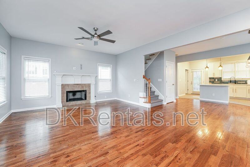 617 Mcdonald St Se - Photo 2 of 15