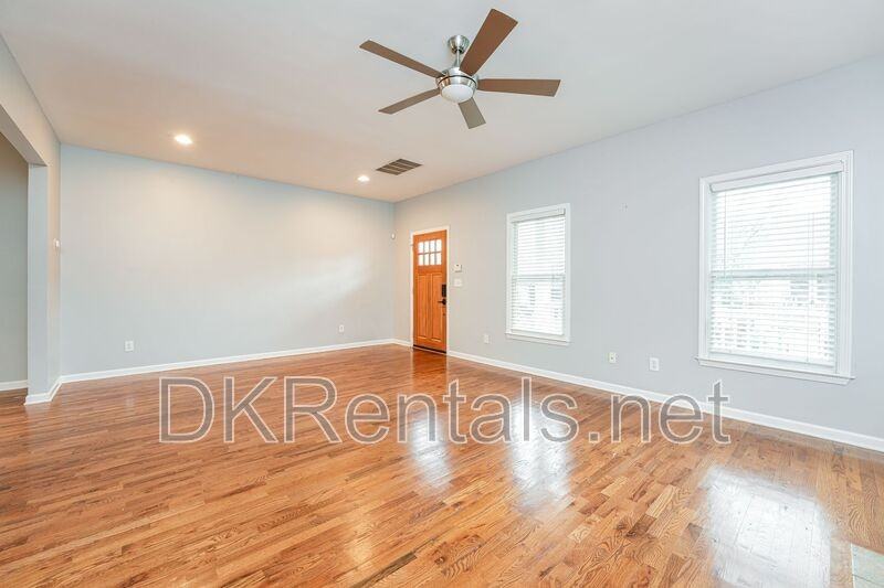 617 Mcdonald St Se - Photo 3 of 15