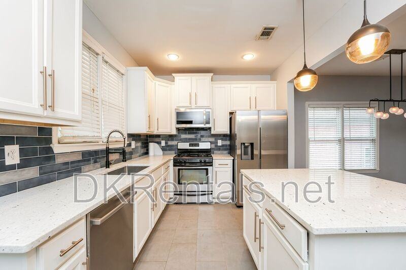 617 Mcdonald St Se - Photo 5 of 15