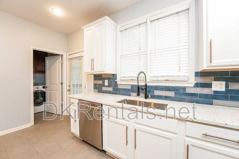 617 Mcdonald St Se - Photo 6 of 15