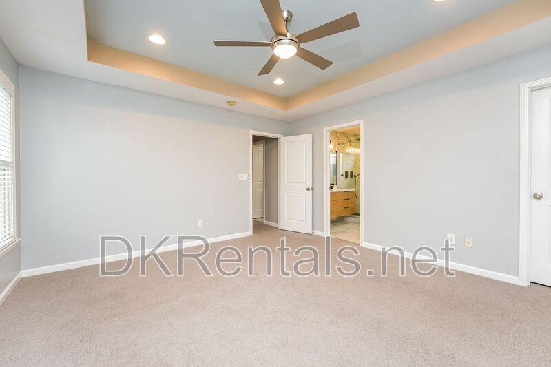 617 Mcdonald St Se - Photo 7 of 15