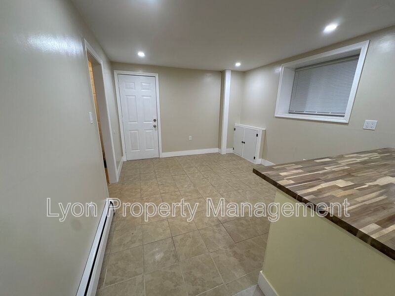 51 Adelaide Ave #1R - Photo 3 of 10