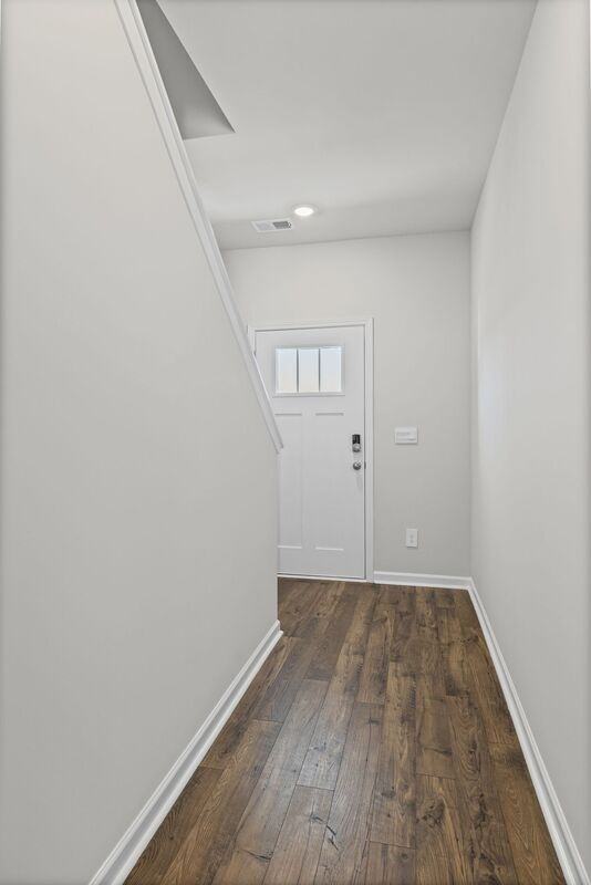 4340 Oswin Dr - Photo 6 of 39