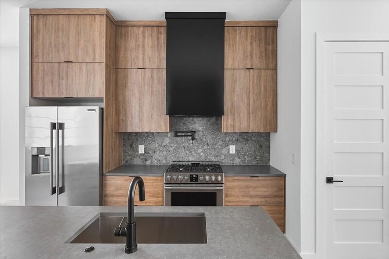 827 Ramsey St - Photo 5 of 24