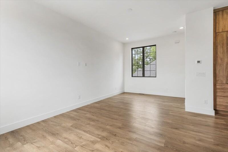 827 Ramsey St - Photo 7 of 24