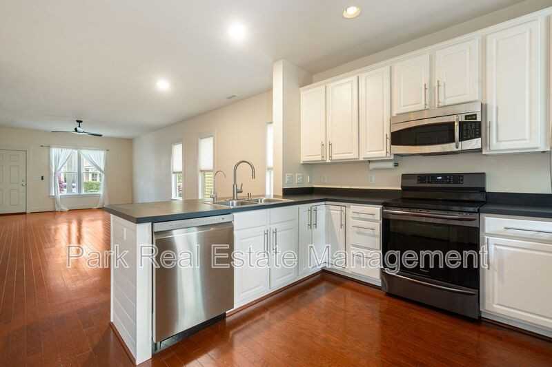 44 Danbury Ct - Photo 4 of 15