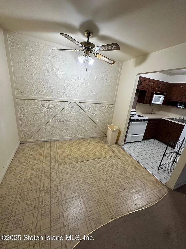 39 Vera St #A - Photo 7 of 12