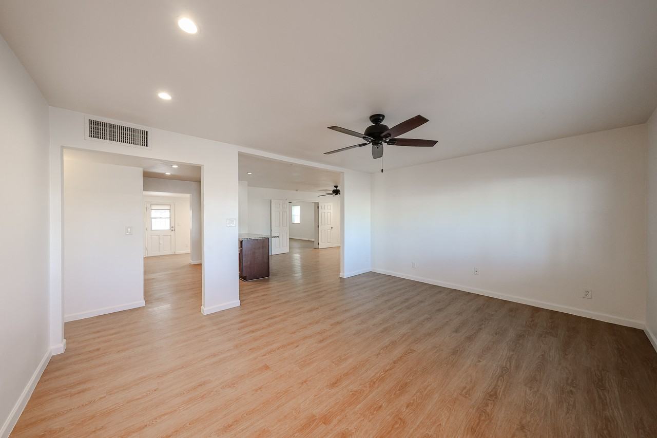 601 N 73rd Pl - Photo 3 of 47