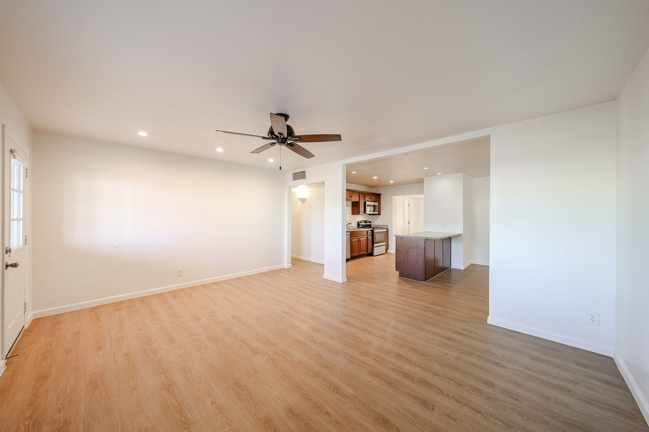 601 N 73rd Pl - Photo 4 of 47