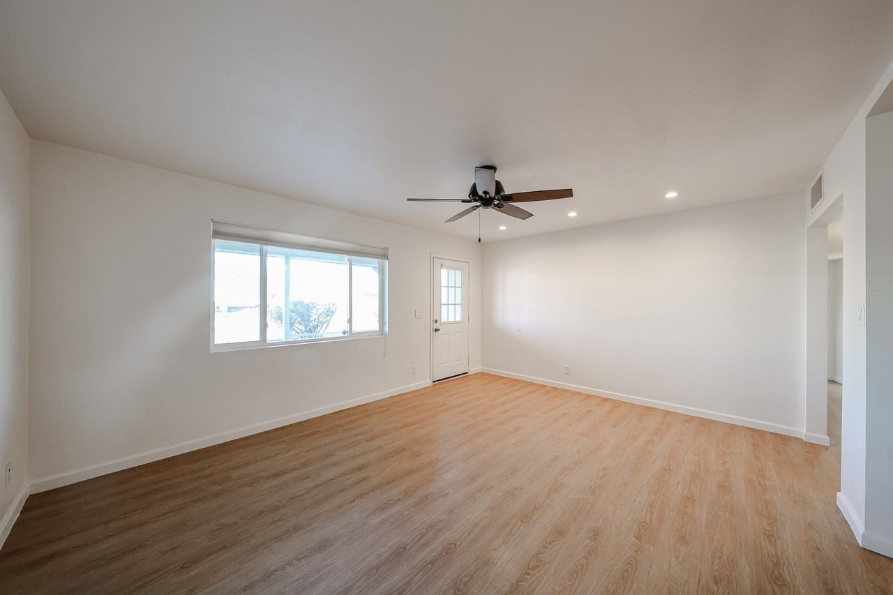 601 N 73rd Pl - Photo 5 of 47