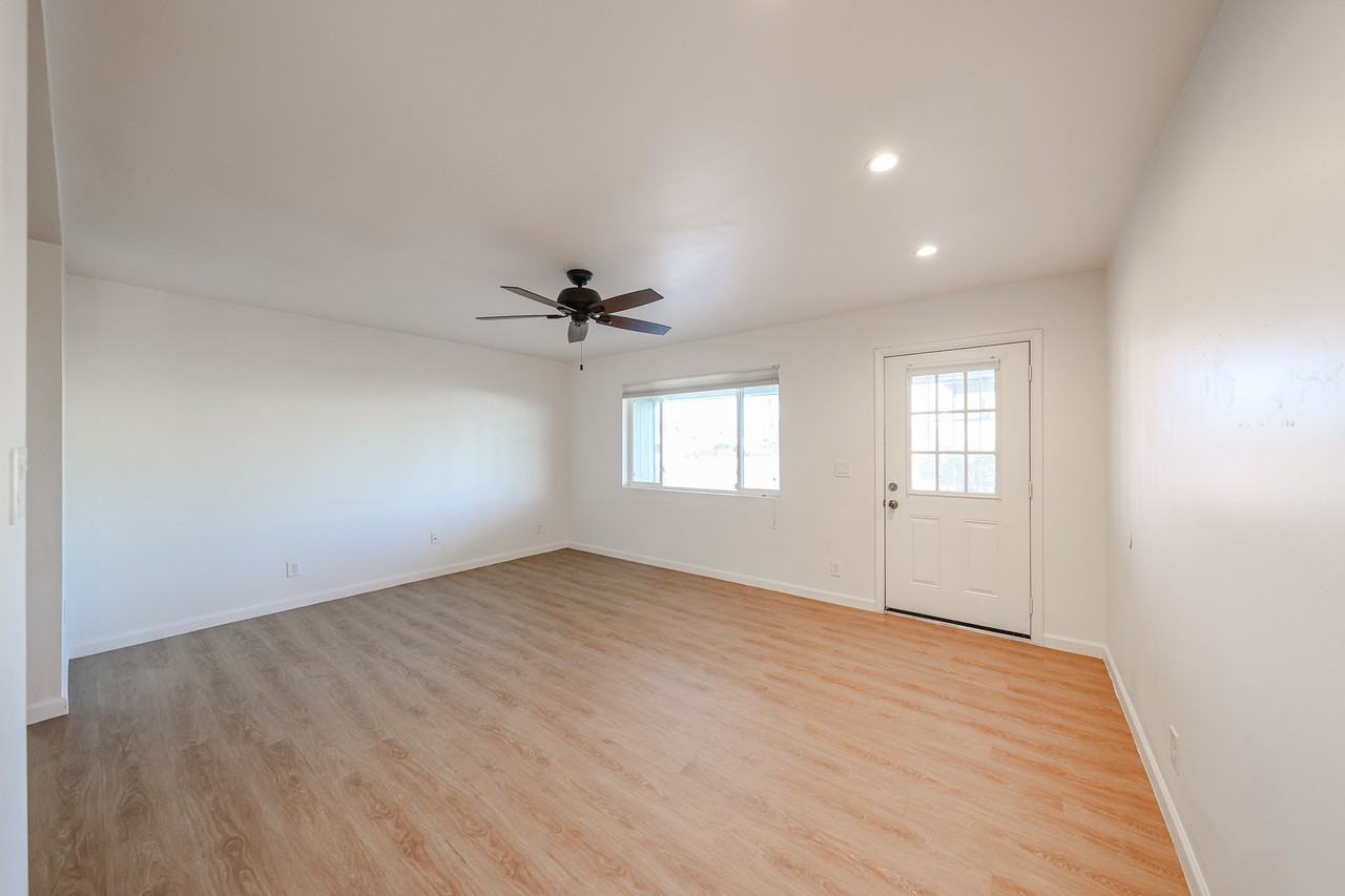 601 N 73rd Pl - Photo 6 of 47