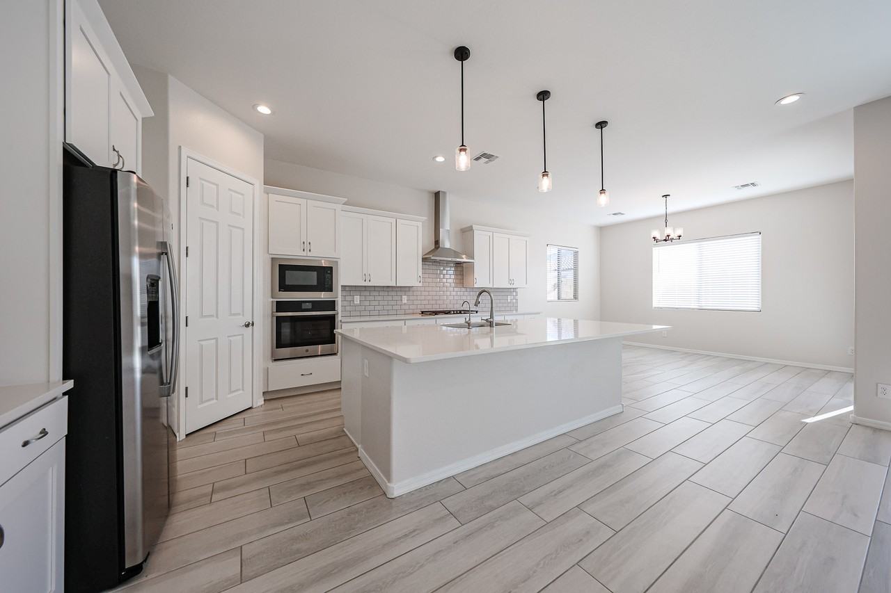 4815 W Capistrano Ave - Photo 7 of 40