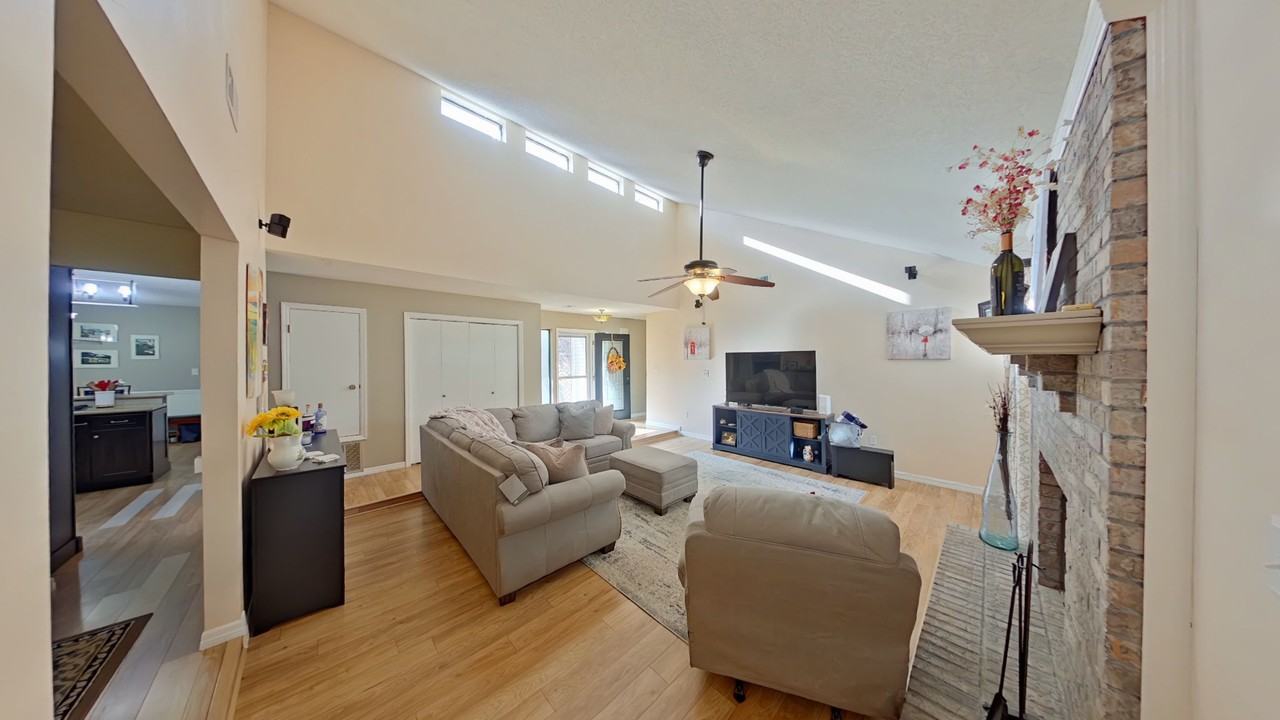 1253 Whitewood Way - Photo 5 of 25