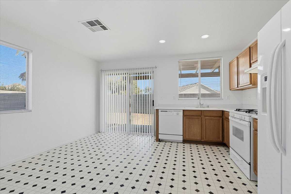 5922 Hilmont St - Photo 5 of 19