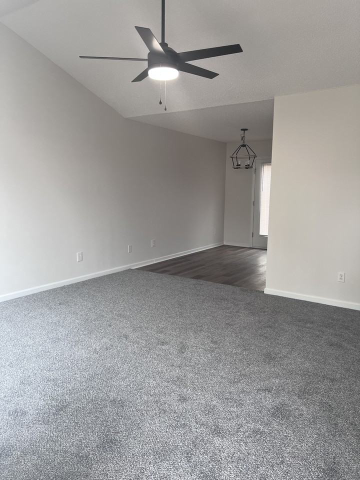 204 N Wynbrooke Ln - Photo 3 of 16