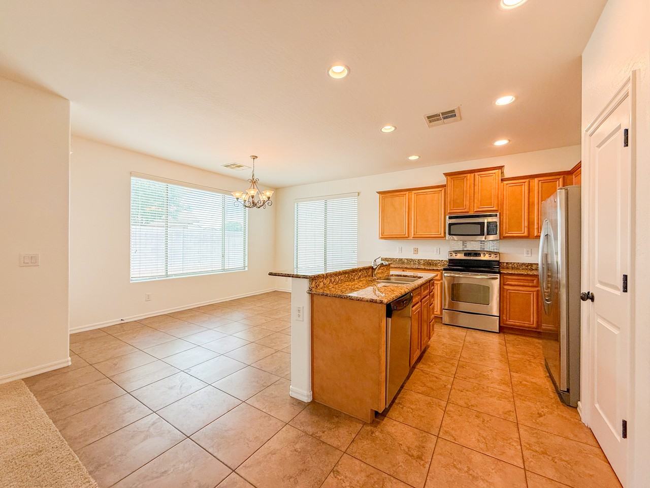 15074 N 145th Ln - Photo 4 of 41