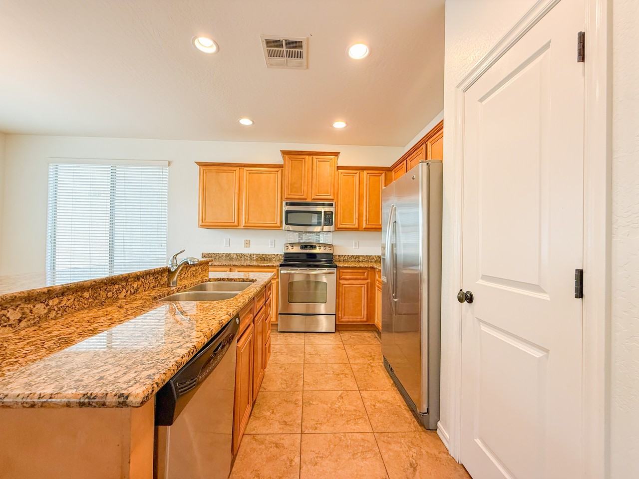 15074 N 145th Ln - Photo 5 of 41