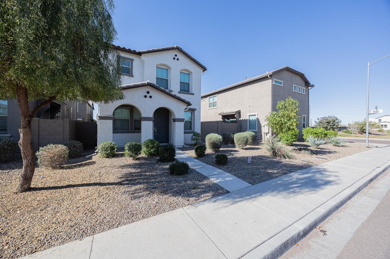 3814 S 58th Dr - Photo 3 of 34