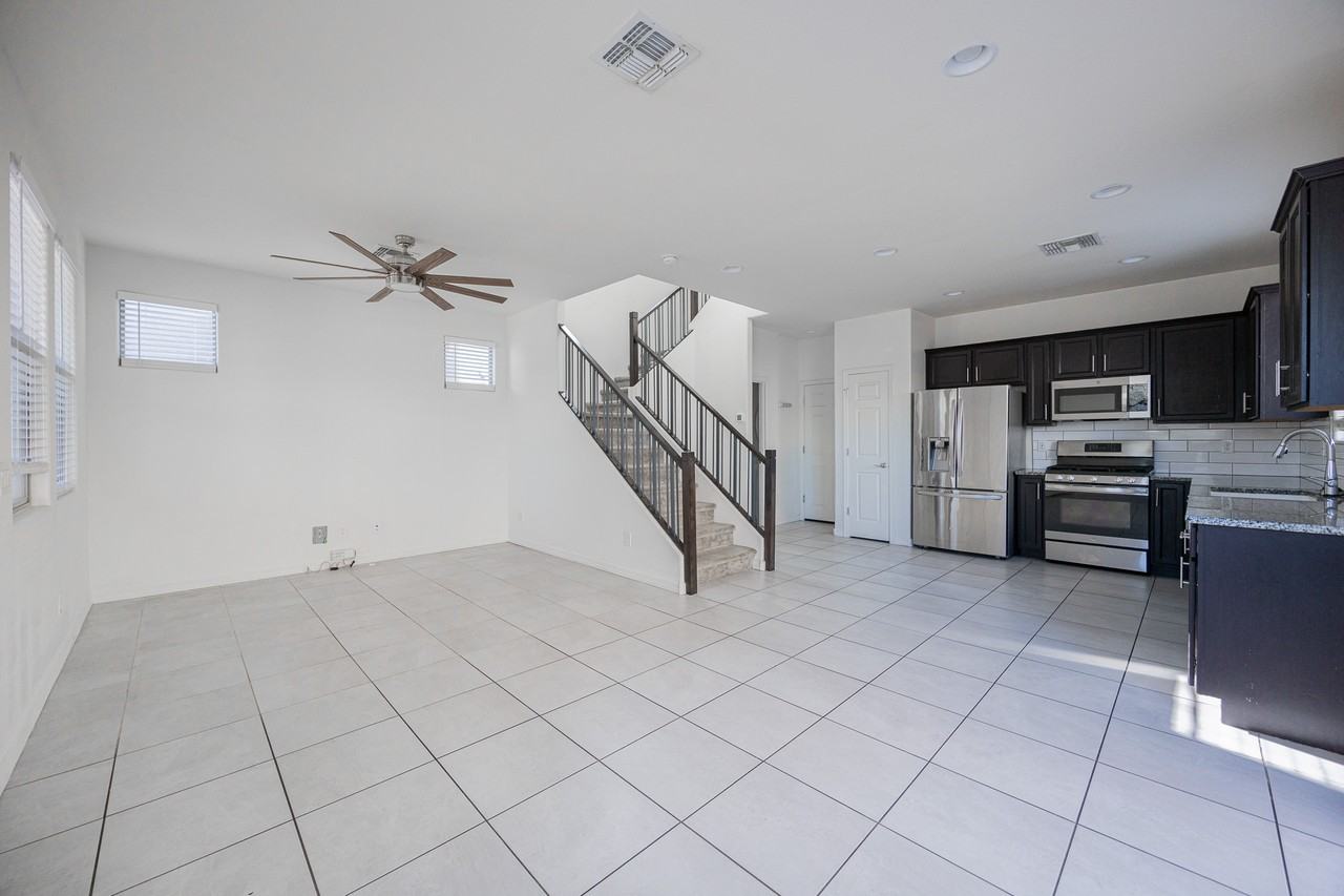 3814 S 58th Dr - Photo 4 of 34