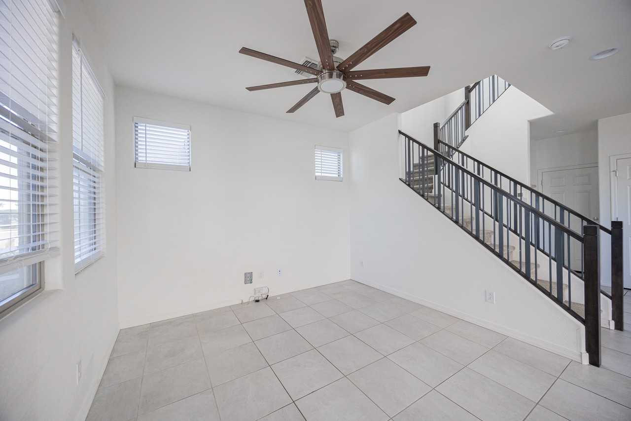 3814 S 58th Dr - Photo 5 of 34