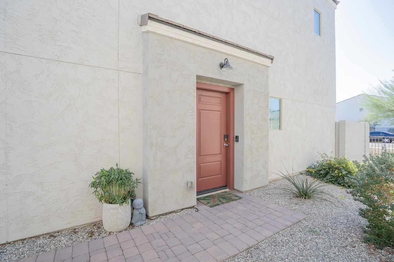 2259 W Laurie Ln - Photo 3 of 31