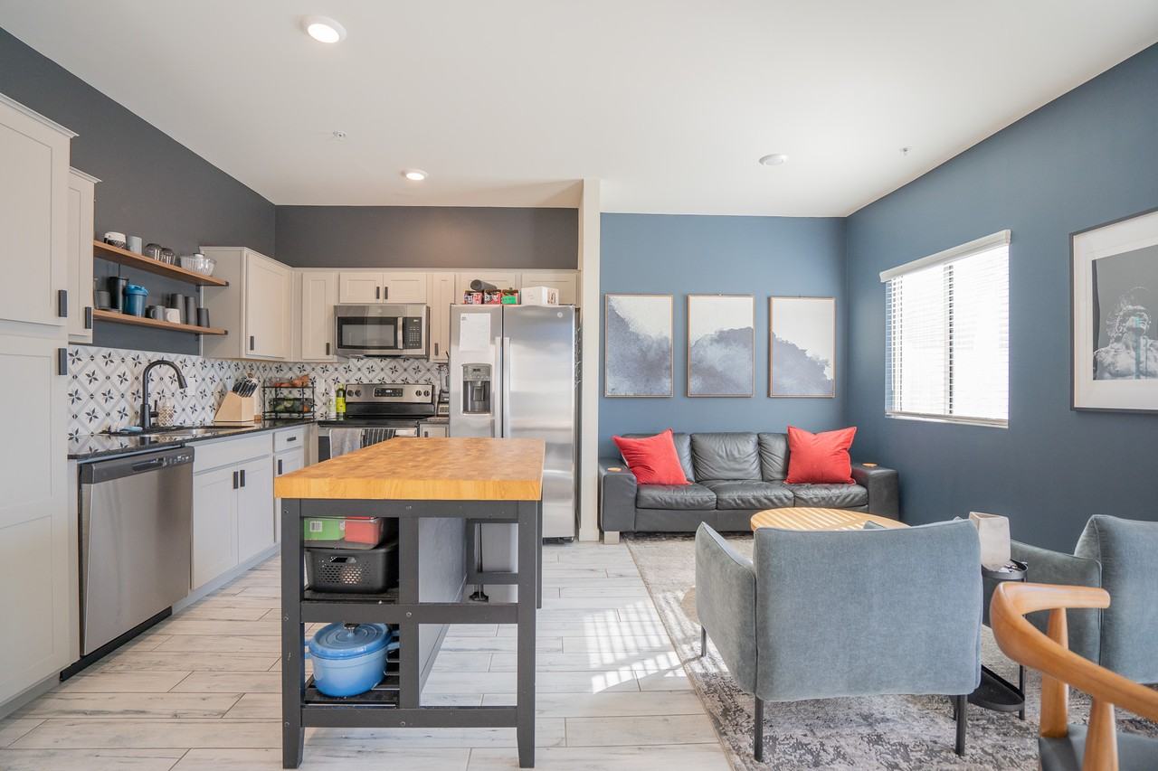 2259 W Laurie Ln - Photo 4 of 31