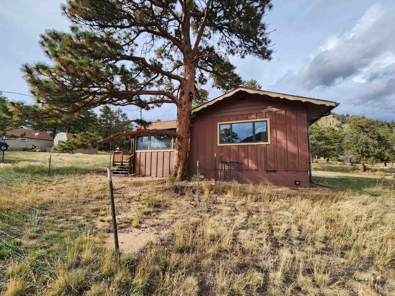 739 Larkspur Rd - Photo 2 of 9