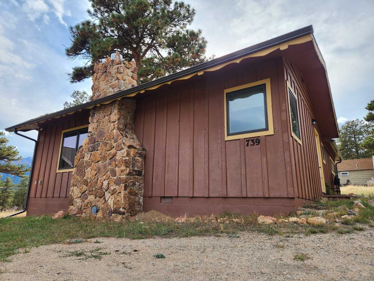 739 Larkspur Rd - Photo 3 of 9