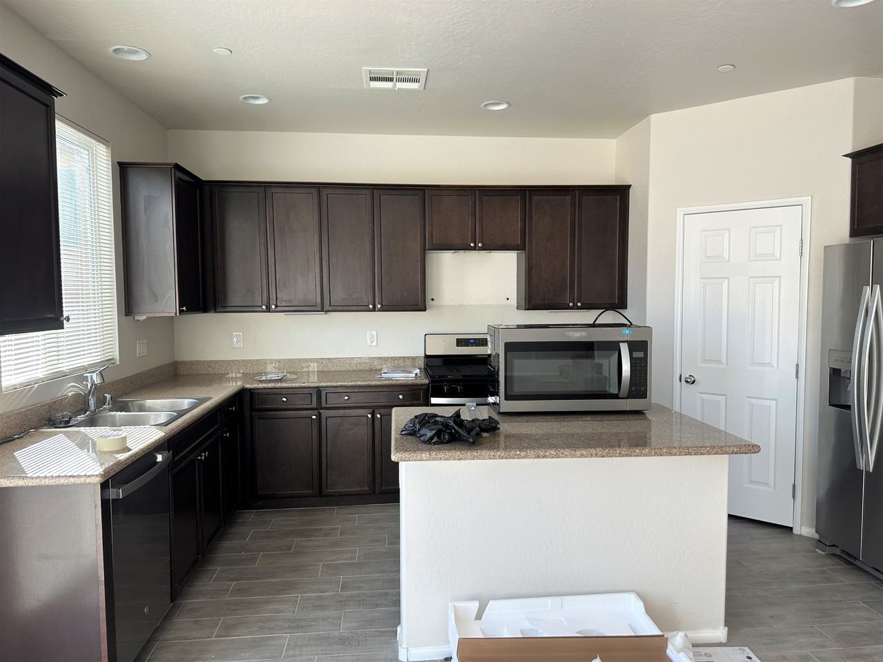 6304 Patriot Wave St - Photo 3 of 23