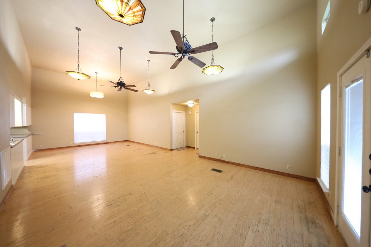 5443 Spar Cir - Photo 6 of 15