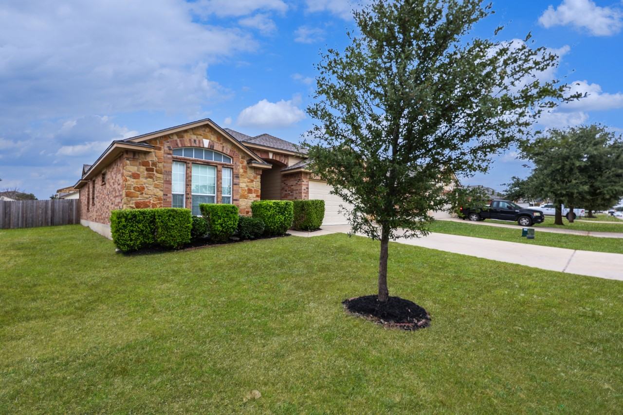 1004 Starlight Dr - Photo 2 of 21