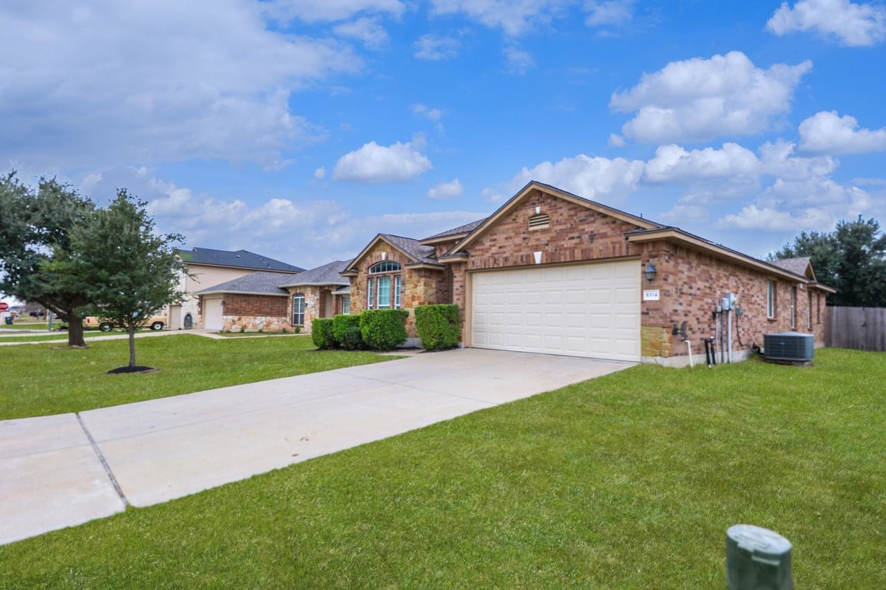 1004 Starlight Dr - Photo 3 of 21