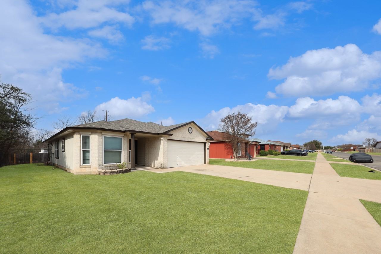 2403 Haven Dr - Photo 2 of 21