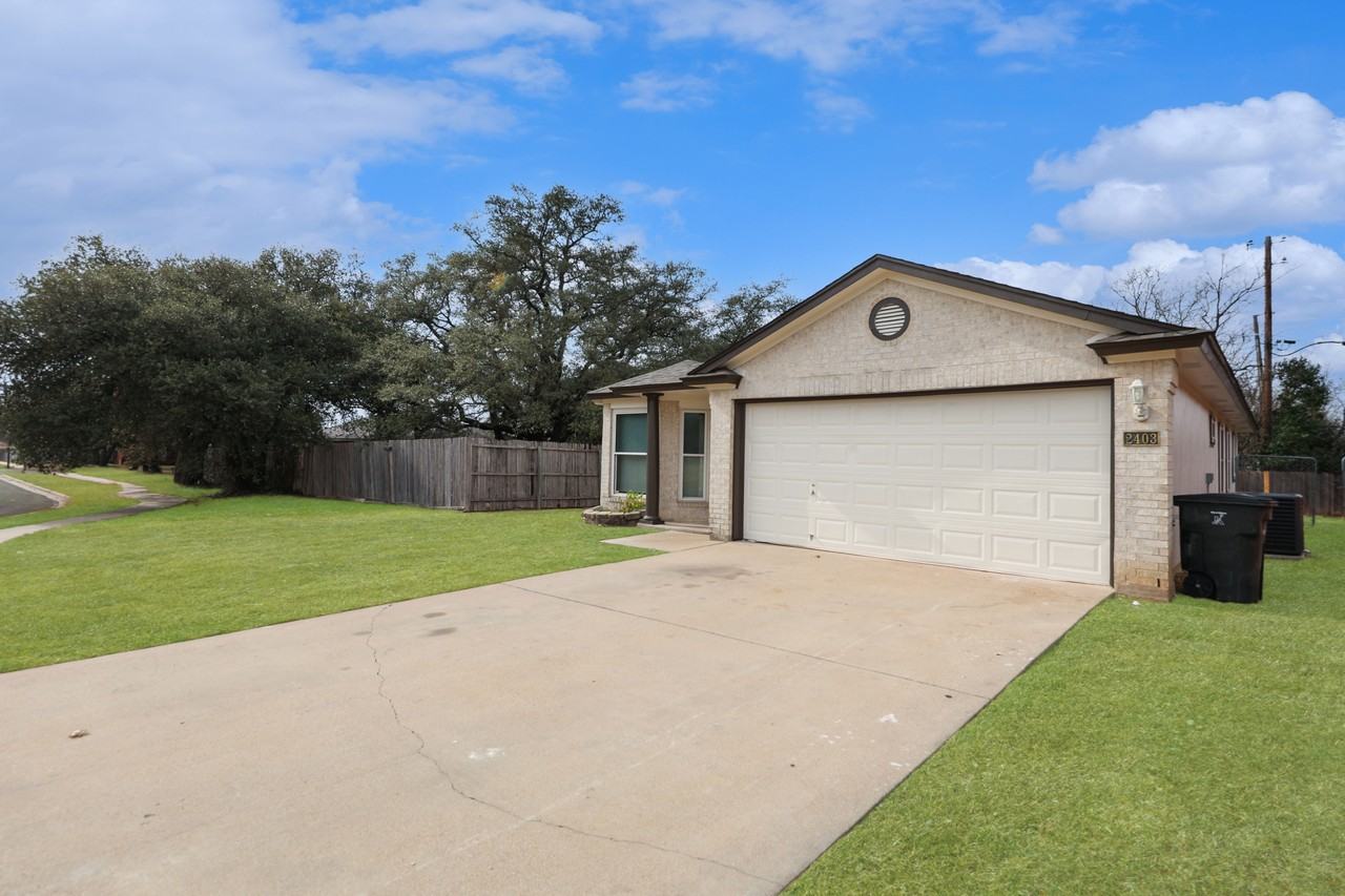 2403 Haven Dr - Photo 3 of 21