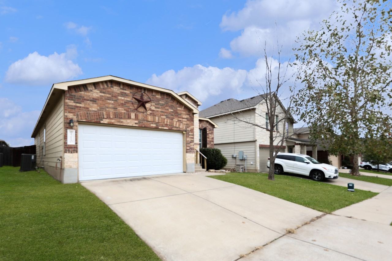 9210 Devonshire Ct - Photo 2 of 20