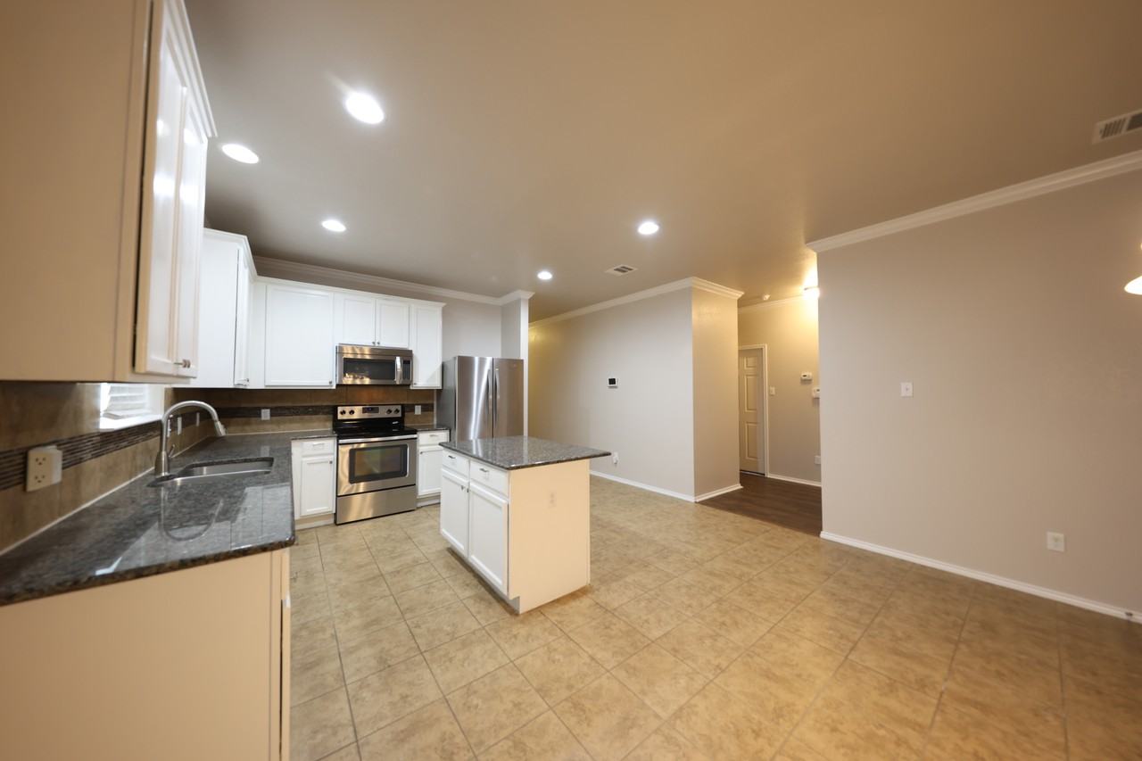 9210 Devonshire Ct - Photo 4 of 20