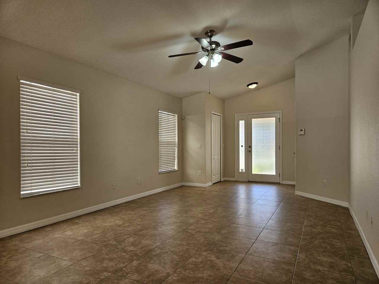 3125 Whitley Bay Ct - Photo 5 of 36