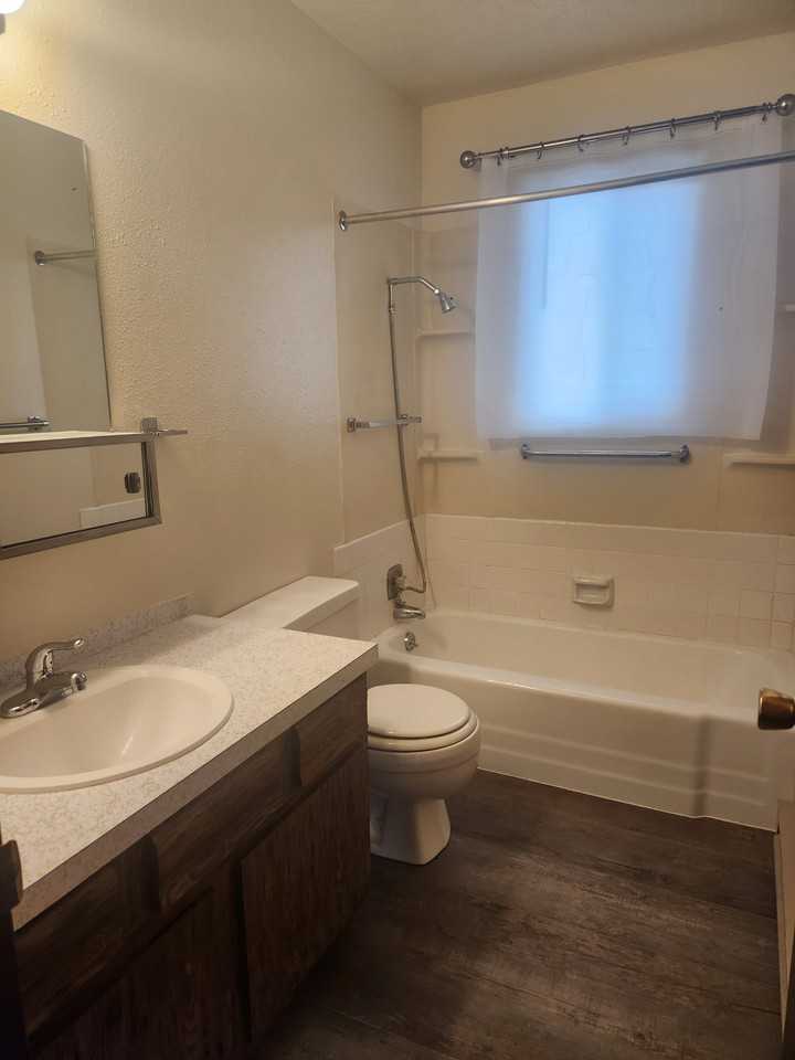 917 7th Ave W #B - Photo 6 of 12