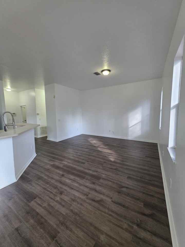 2818 Ne 24th Pl - Photo 6 of 20