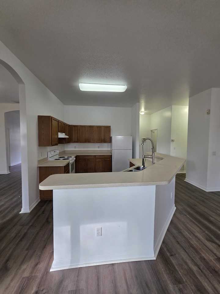 2818 Ne 24th Pl - Photo 7 of 20