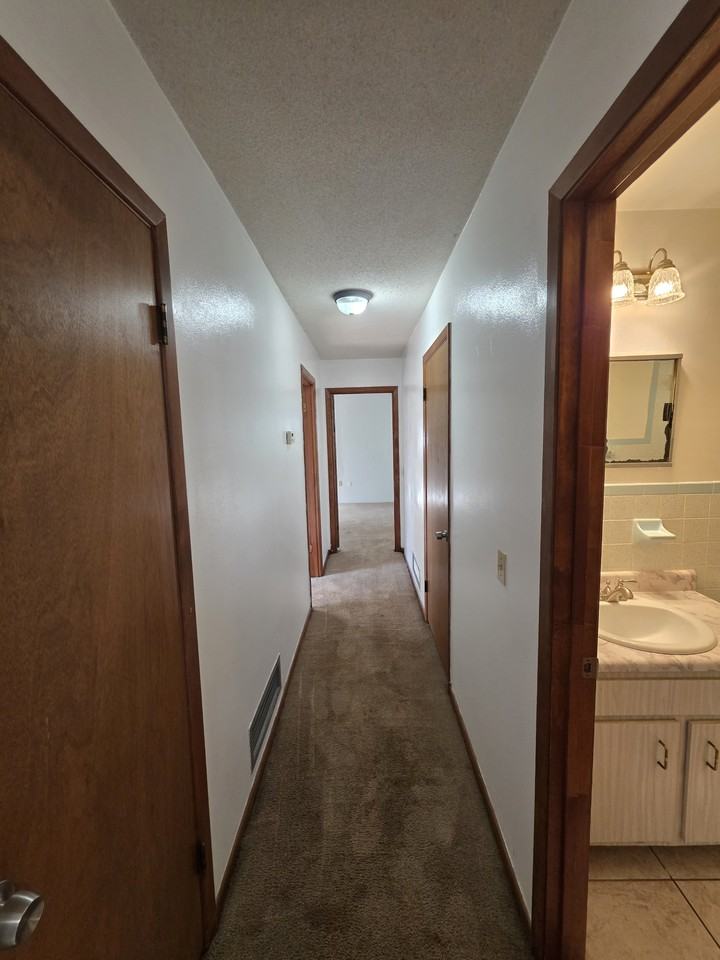 2301 Ne 32nd St - Photo 5 of 11