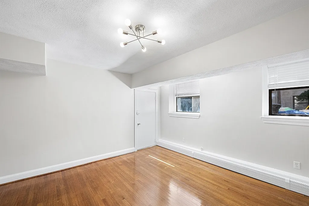 82 Jersey St - Photo 7 of 14