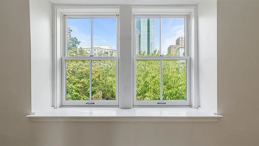 37 Lawrence St - Photo 7 of 12