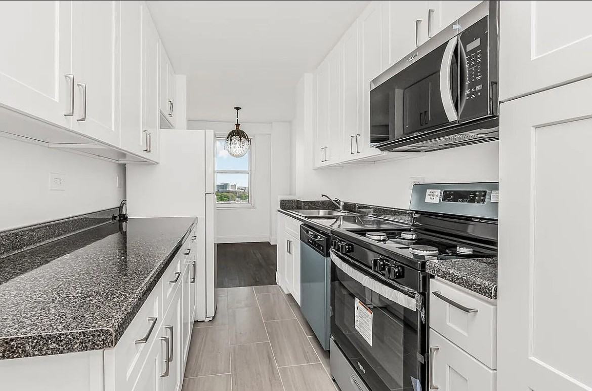 234 W Newton St #1 - Photo 3 of 20