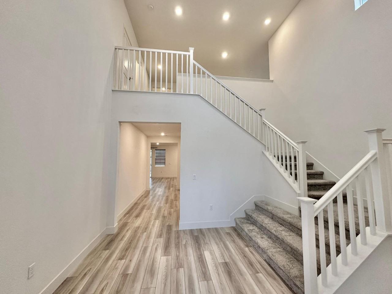 3690 Barton St - Photo 2 of 2