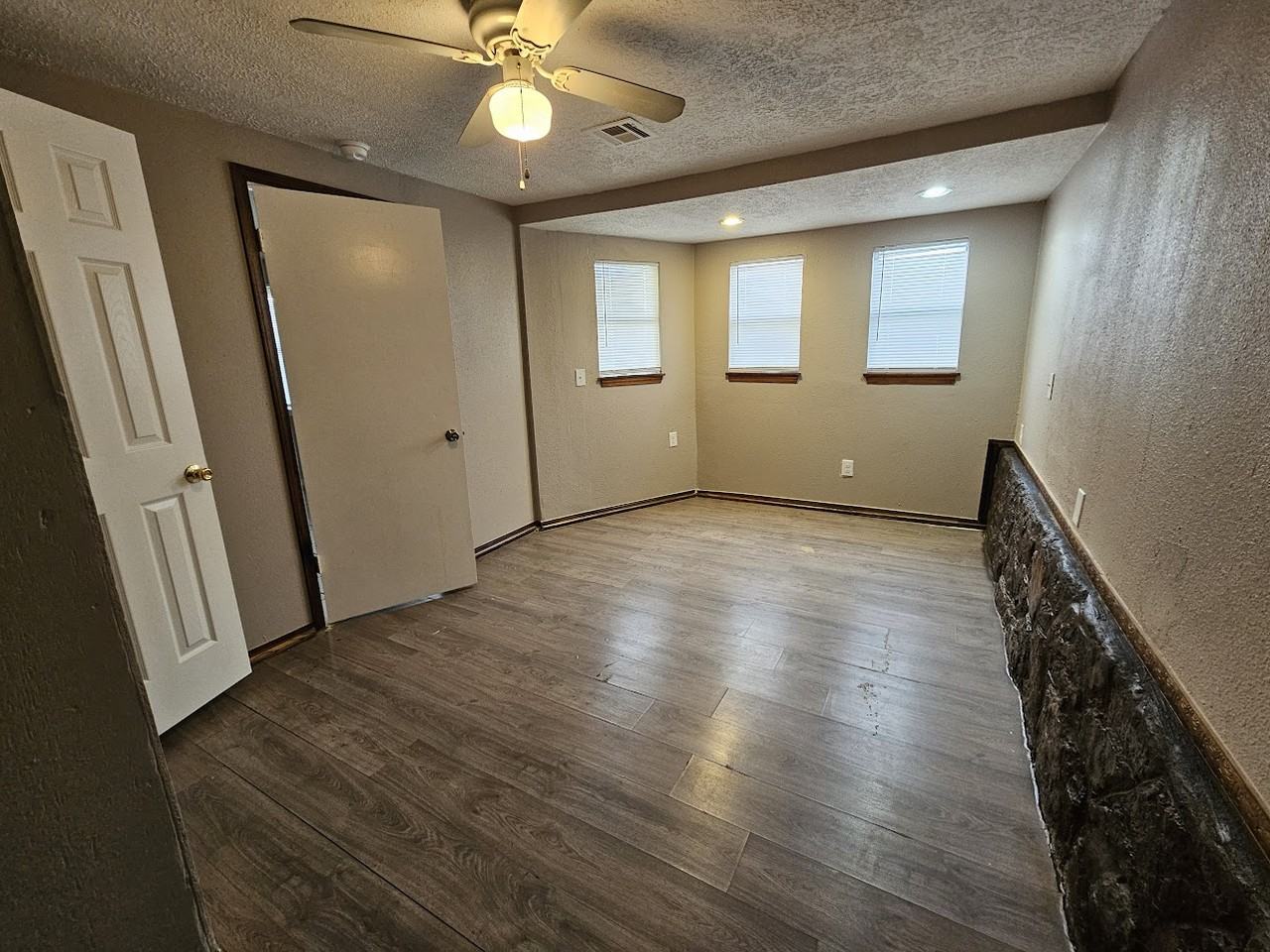 1712 Lariet Ln - Photo 3 of 16