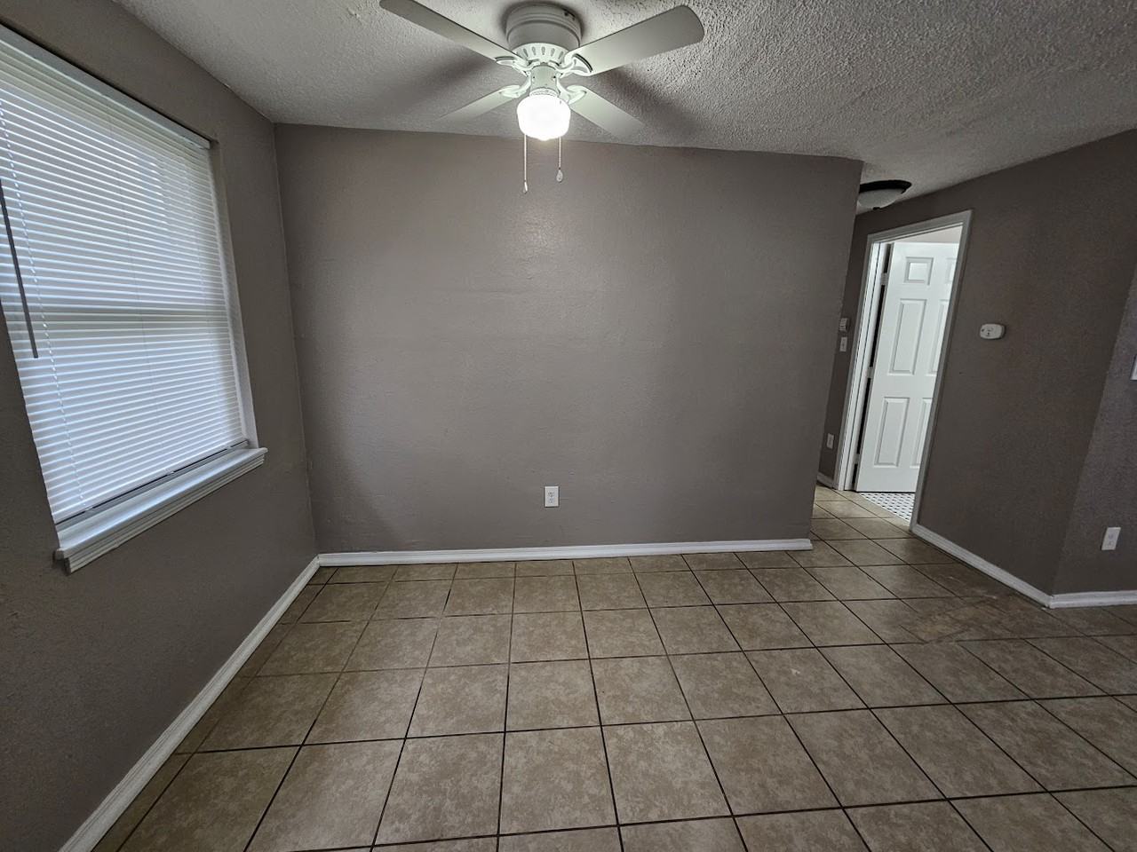 1712 Lariet Ln - Photo 4 of 16