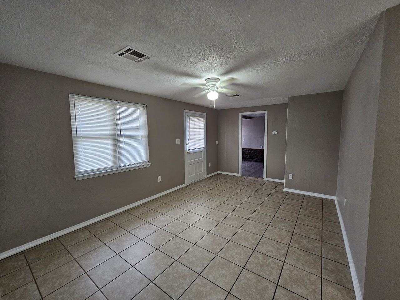 1712 Lariet Ln - Photo 5 of 16