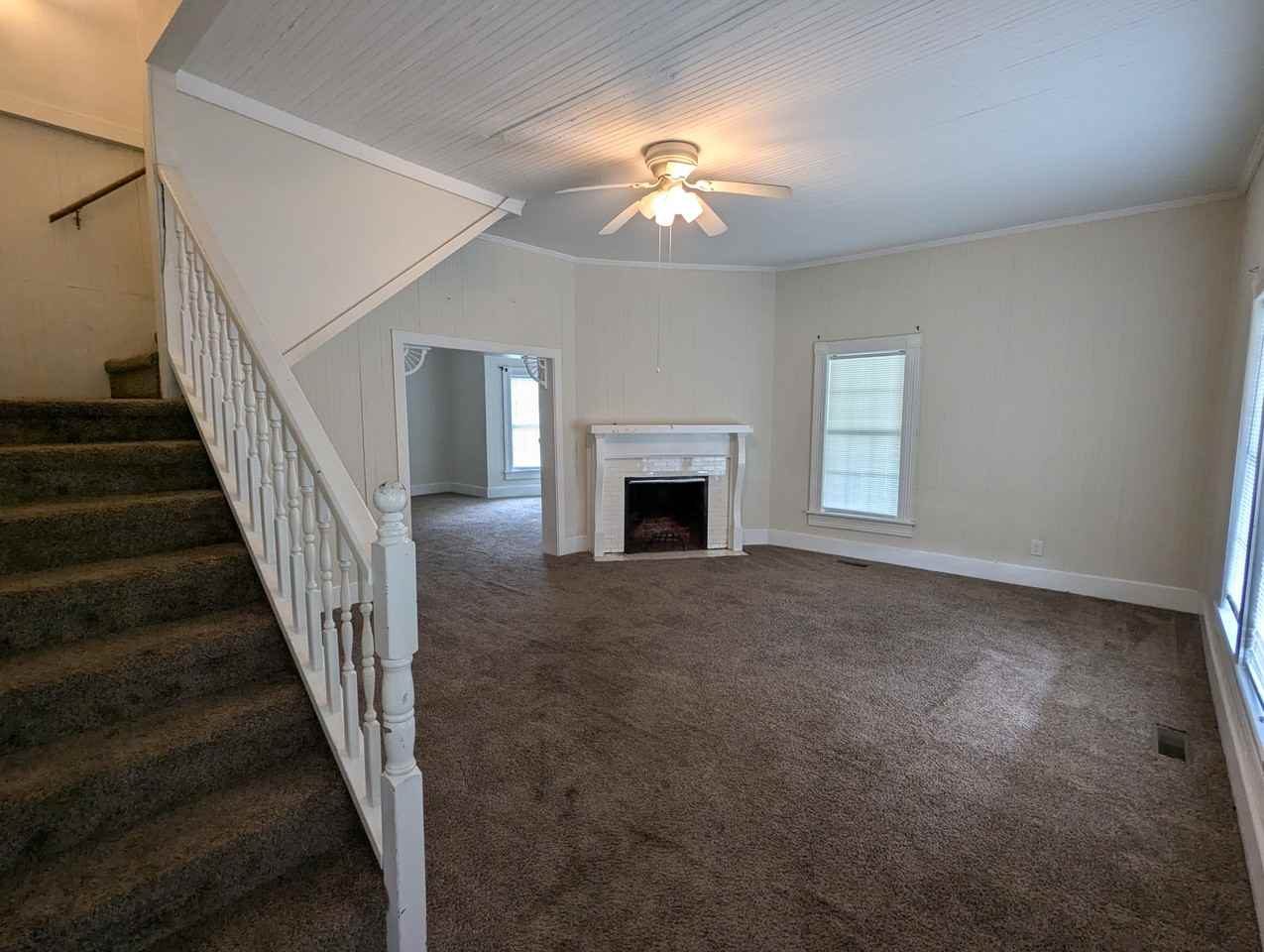 414 N Caswell St - Photo 2 of 14