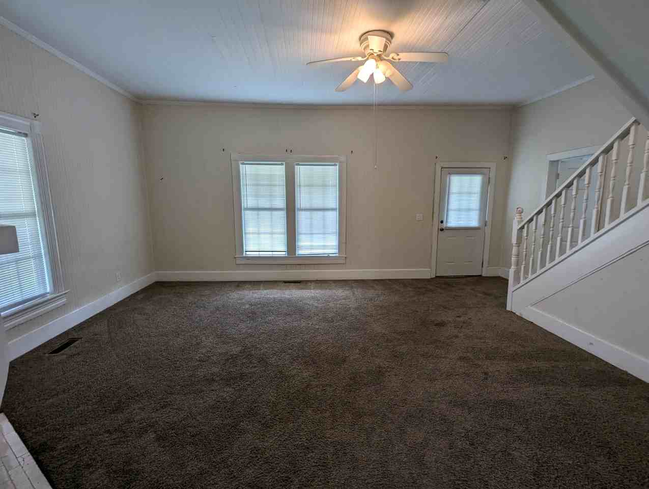 414 N Caswell St - Photo 3 of 14